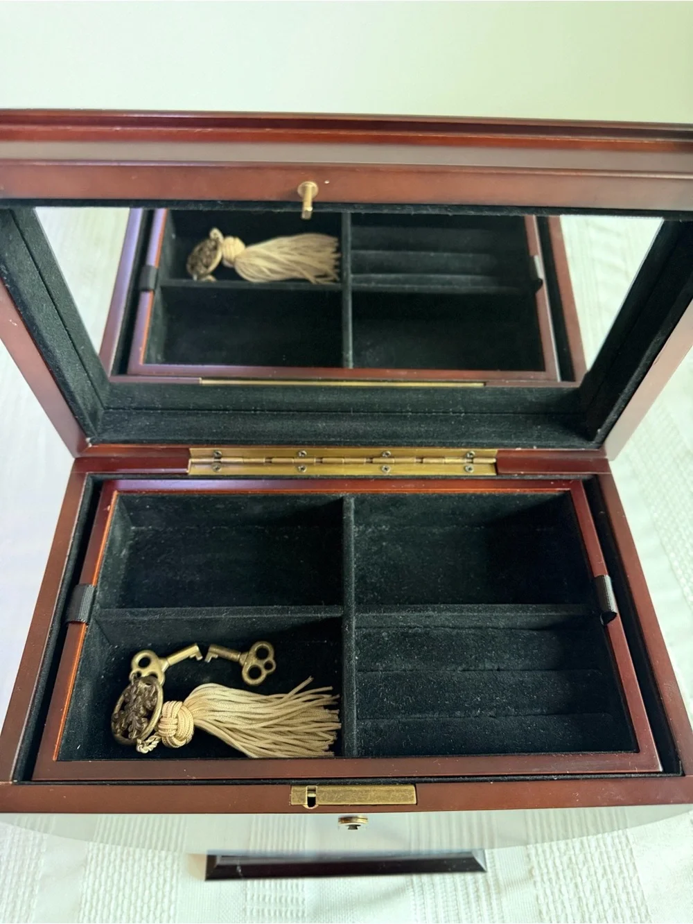 Vintage Cherry Mahogany Wood Bombay Company Chest. 1992-1996 Taiwan